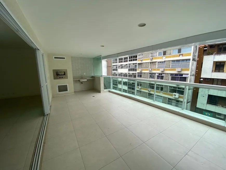 Foto 1 de Apartamento com 4 Quartos para alugar, 210m² em Icaraí, Niterói