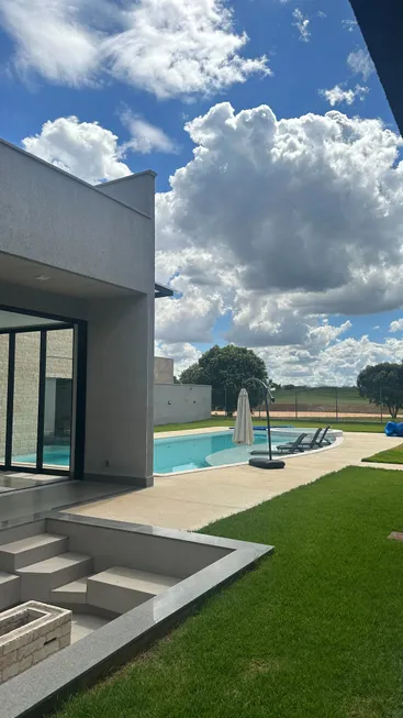 Foto 1 de Casa com 4 Quartos para alugar, 650m² em PORTAL DO SOL GREEN, Goiânia