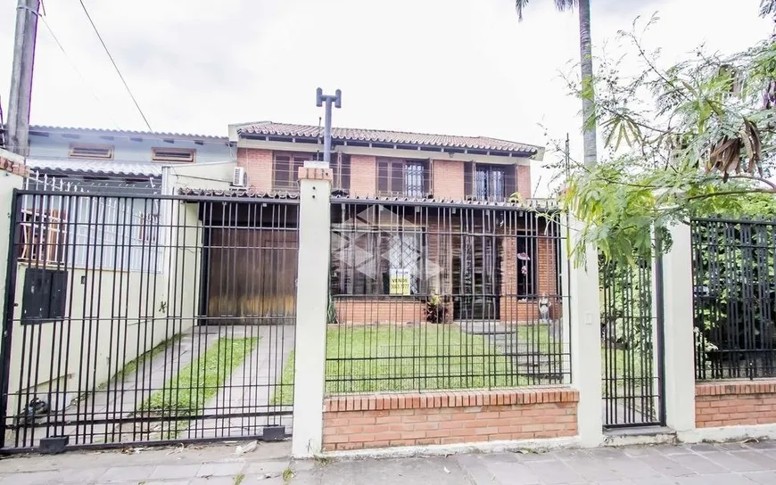 Foto 1 de Casa com 6 Quartos à venda, 300m² em Jardim do Salso, Porto Alegre