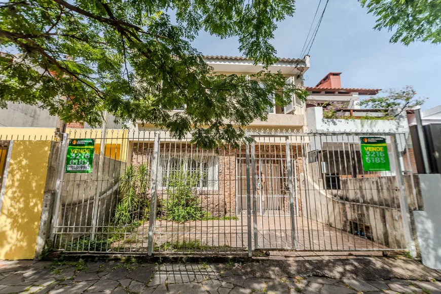 Foto 1 de Casa com 4 Quartos à venda, 179m² em Jardim Botânico, Porto Alegre