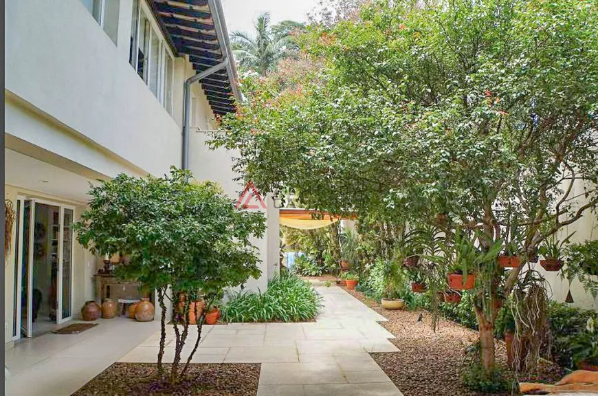 Foto 1 de Casa com 3 Quartos à venda, 740m² em Jardim Guedala, São Paulo