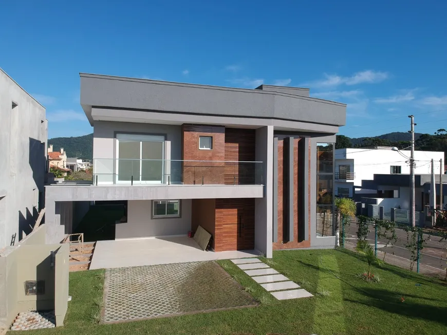 Foto 1 de Casa com 3 Quartos à venda, 212m² em São João do Rio Vermelho, Florianópolis