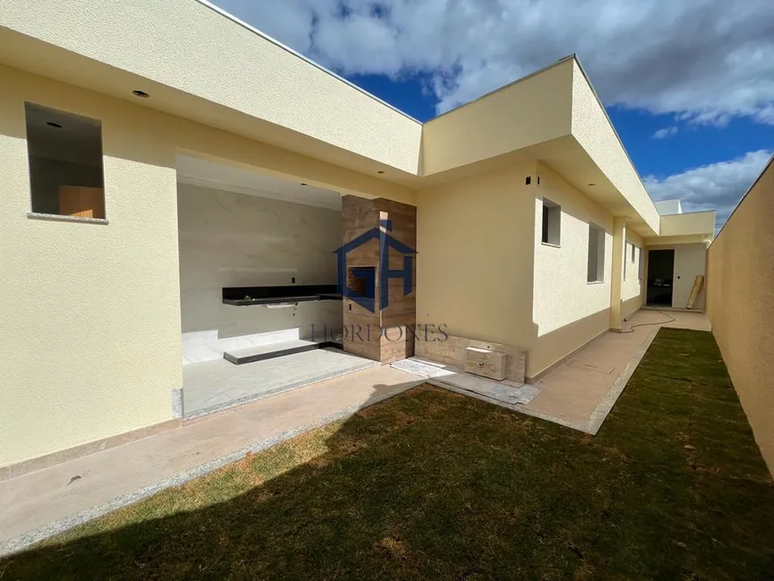 Foto 1 de Casa com 3 Quartos à venda, 150m² em Santa Mônica, Belo Horizonte