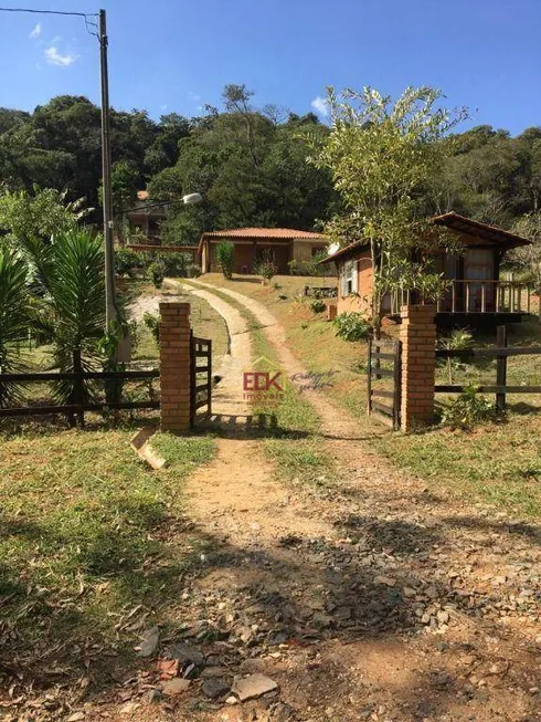 Foto 1 de Fazenda/Sítio com 2 Quartos à venda, 180m² em Zona Rural, Santo Antônio do Pinhal