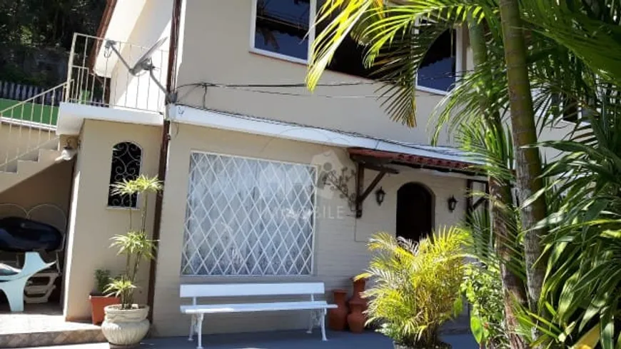 Foto 1 de Casa com 3 Quartos à venda, 1308m² em Bingen, Petrópolis