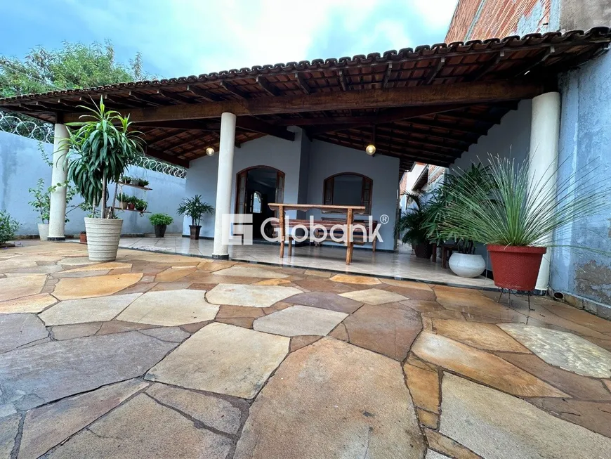 Foto 1 de Casa com 3 Quartos à venda, 272m² em Edgar Pereira, Montes Claros