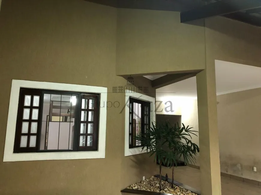 Foto 1 de Sobrado com 4 Quartos à venda, 235m² em Loteamento Villa Branca, Jacareí