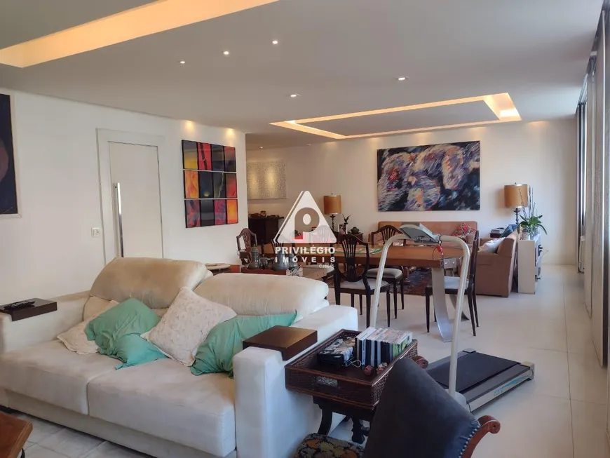 Foto 1 de Apartamento com 4 Quartos à venda, 215m² em Copacabana, Rio de Janeiro