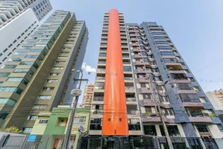 Foto 1 de Apartamento com 1 Quarto à venda, 86m² em Centro, Curitiba
