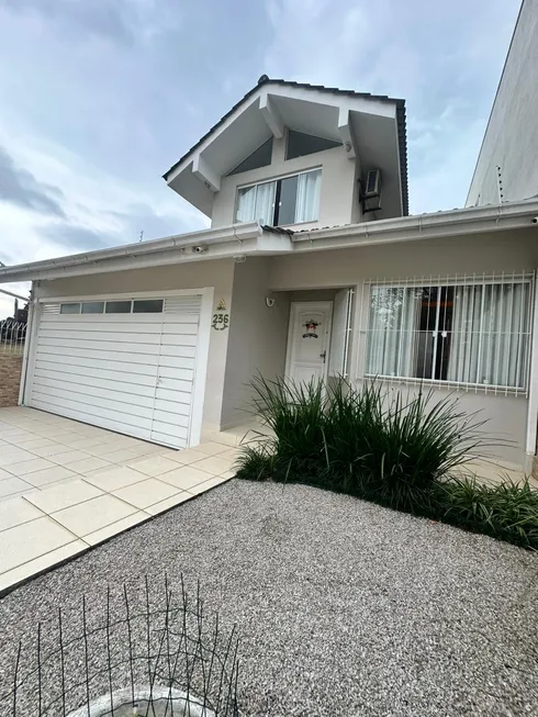 Foto 1 de Casa com 3 Quartos à venda, 200m² em Estreito, Florianópolis