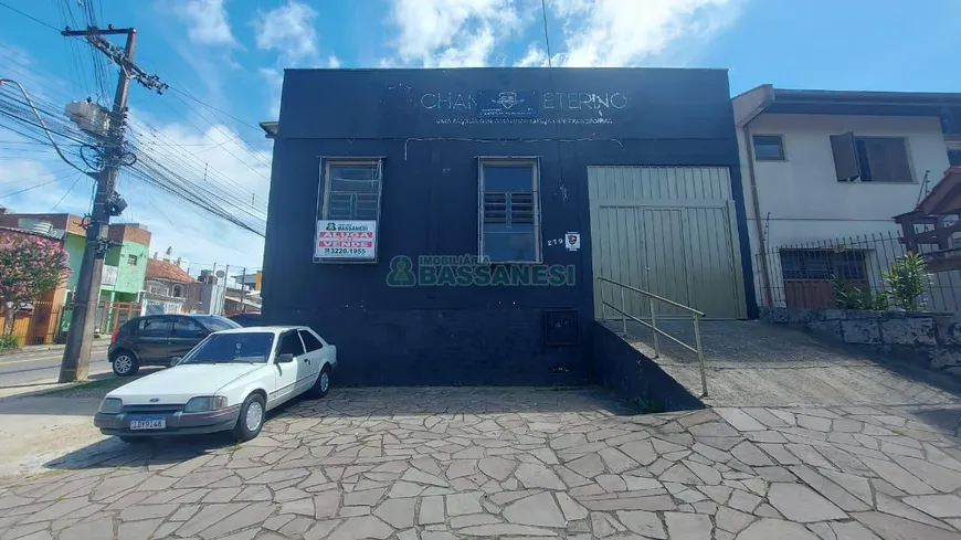Foto 1 de Galpão/Depósito/Armazém à venda, 270m² em Jardelino Ramos, Caxias do Sul