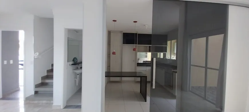 Foto 1 de Casa de Condomínio com 3 Quartos para alugar, 82m² em Paisagem Renoir, Cotia