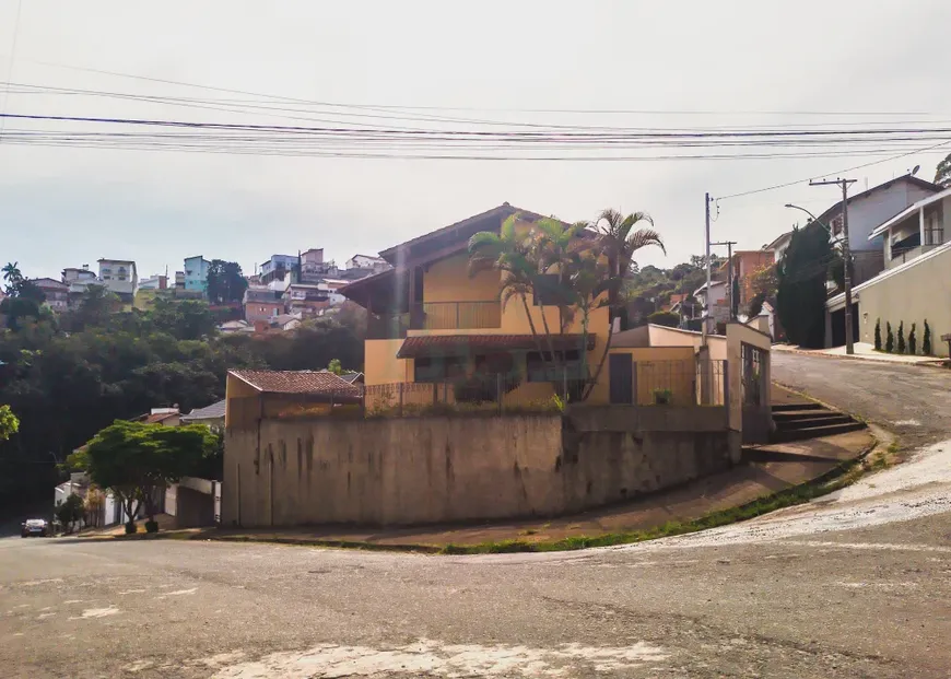 Foto 1 de Casa com 4 Quartos à venda, 290m² em Parque Vivaldi Leite Ribeiro, Poços de Caldas