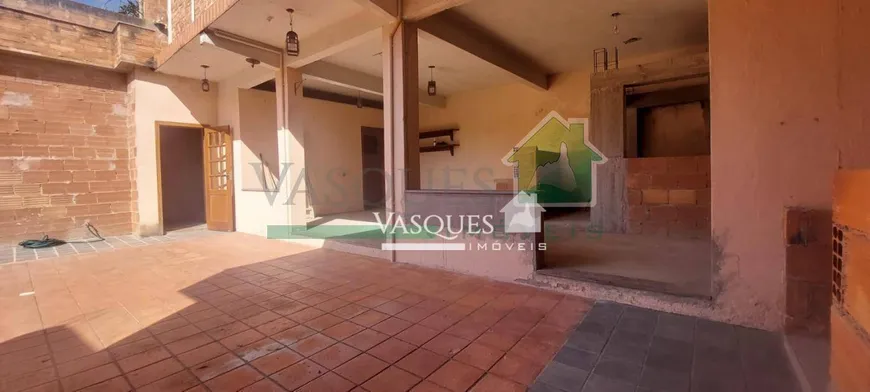 Foto 1 de Casa com 2 Quartos à venda, 310m² em Jardim Cascata, Teresópolis