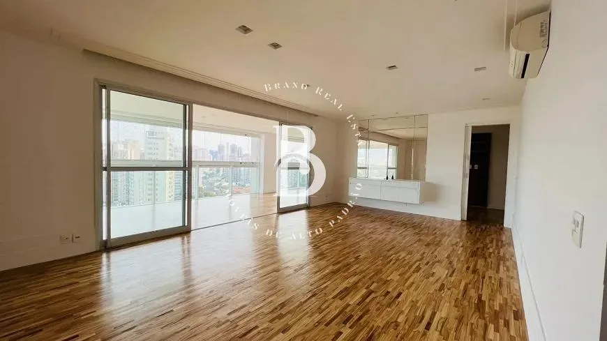 Foto 1 de Apartamento com 4 Quartos à venda, 216m² em Campo Belo, São Paulo