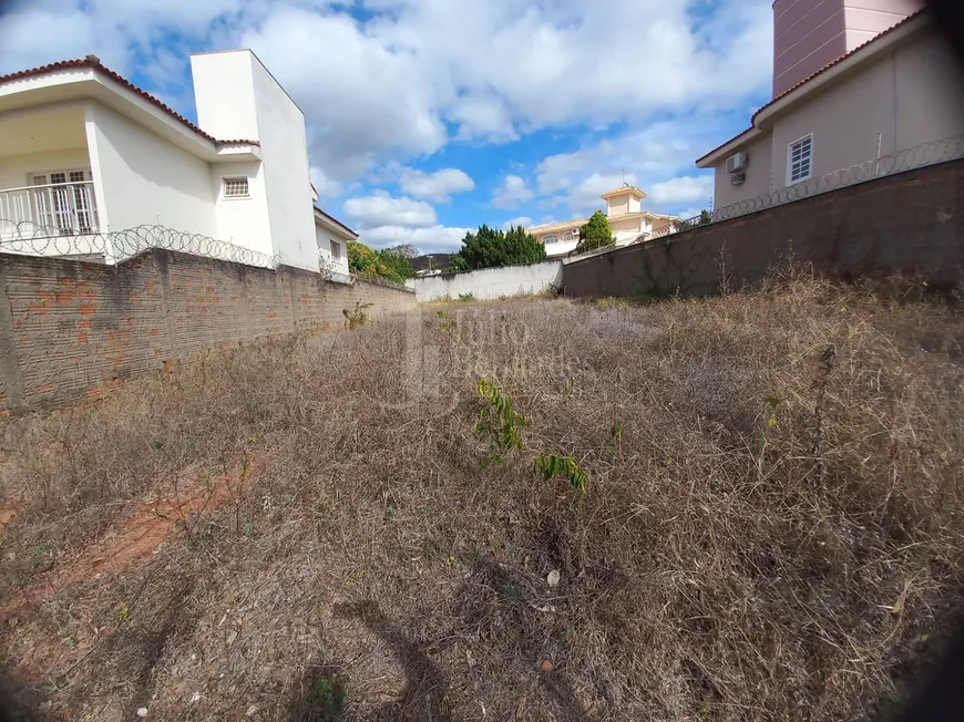 Foto 1 de Lote/Terreno à venda, 10m² em Jardim Palmeiras, Montes Claros