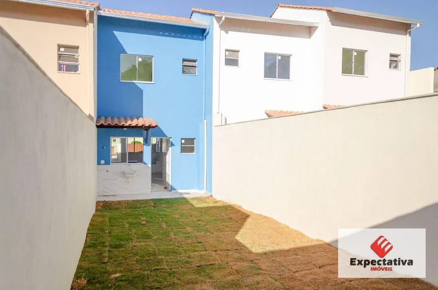 Foto 1 de Casa com 2 Quartos à venda, 60m² em Frimisa, Santa Luzia