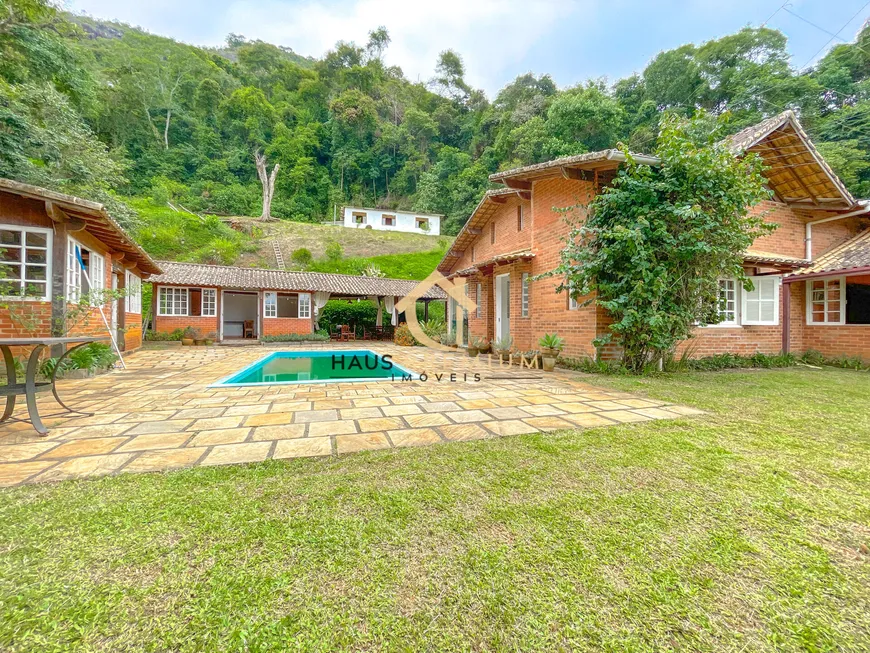 Foto 1 de Casa com 4 Quartos para alugar, 390m² em Parque do Imbuí, Teresópolis