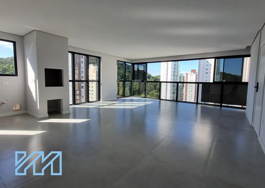 Foto 1 de Apartamento com 4 Quartos à venda, 136m² em Pioneiros, Balneário Camboriú