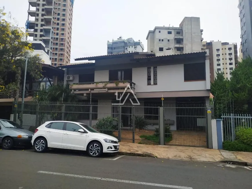 Foto 1 de Casa com 4 Quartos para alugar, 380m² em Centro, Passo Fundo