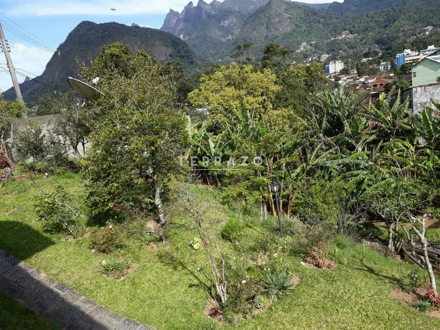 Foto 1 de Lote/Terreno à venda, 676m² em Barroso, Teresópolis