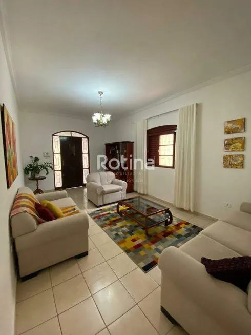 Foto 1 de Casa com 3 Quartos à venda, 275m² em Santa Mônica, Uberlândia