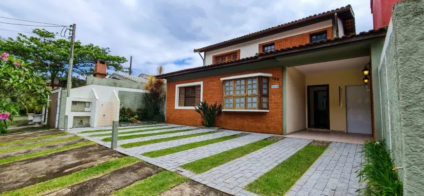 Foto 1 de Casa com 5 Quartos à venda, 200m² em Balneário Praia do Perequê , Guarujá