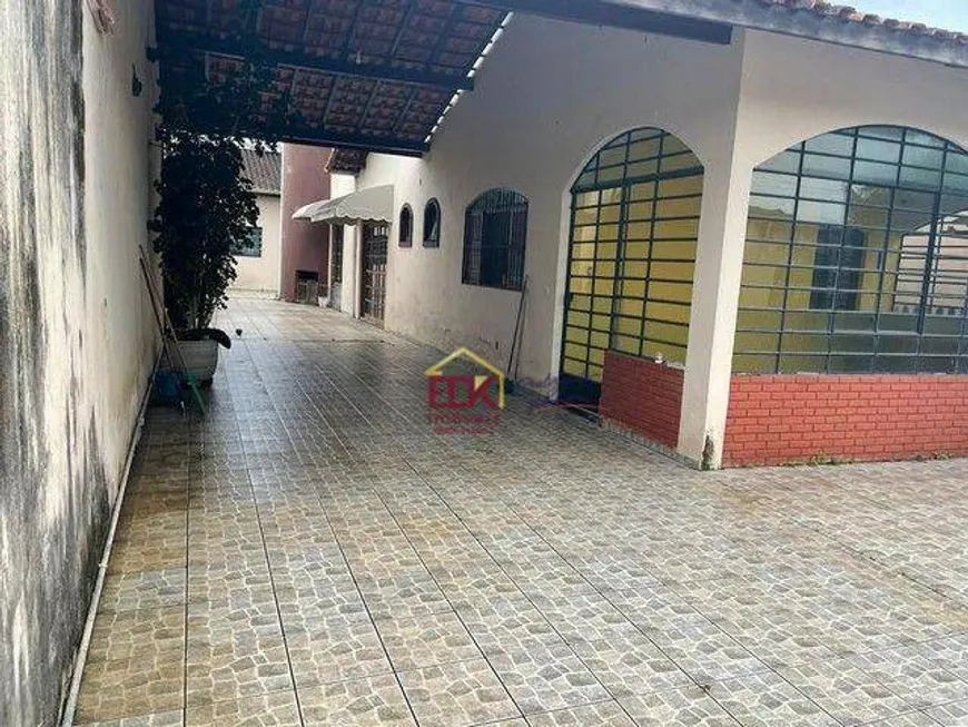 Foto 1 de Casa com 3 Quartos à venda, 180m² em Centro, Caraguatatuba