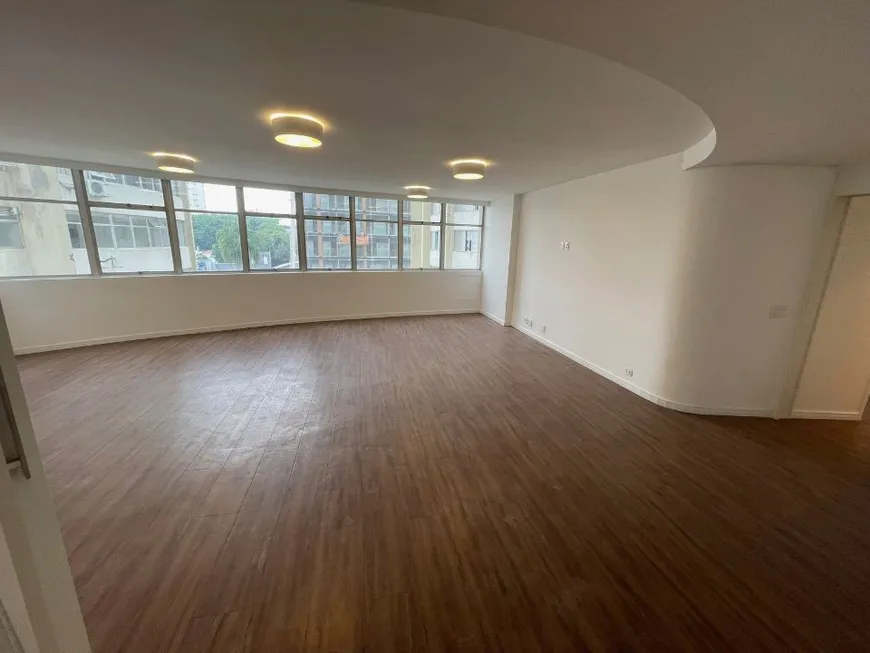Foto 1 de Apartamento com 3 Quartos à venda, 180m² em Jardim Europa, São Paulo