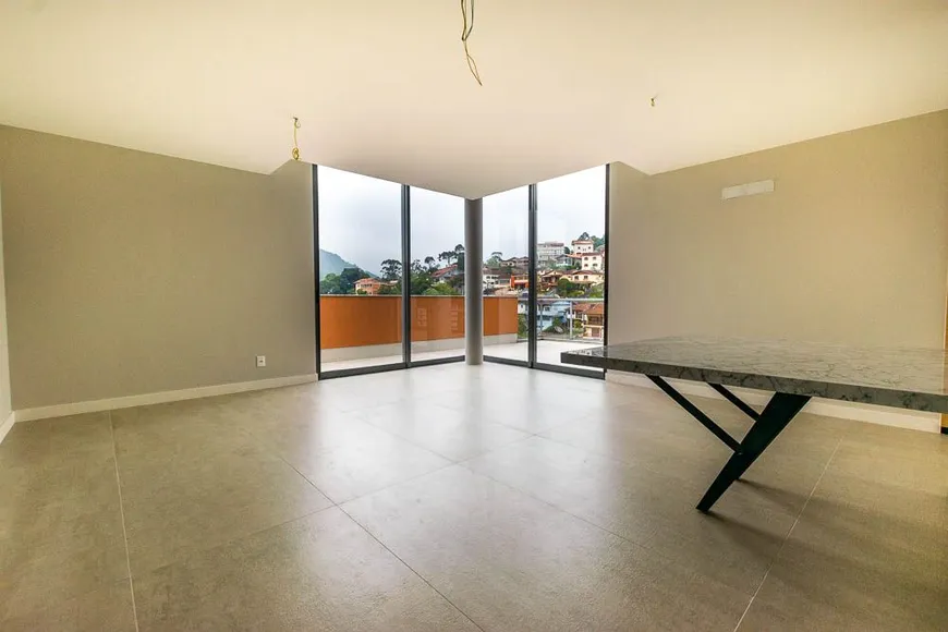 Foto 1 de Cobertura com 3 Quartos à venda, 207m² em Agriões, Teresópolis