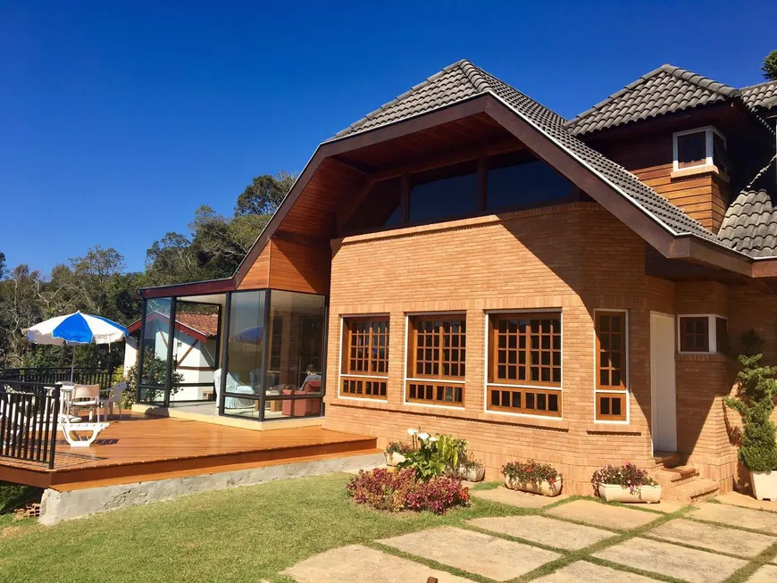 Foto 1 de Sobrado com 4 Quartos à venda, 360m² em Vila Natal, Campos do Jordão