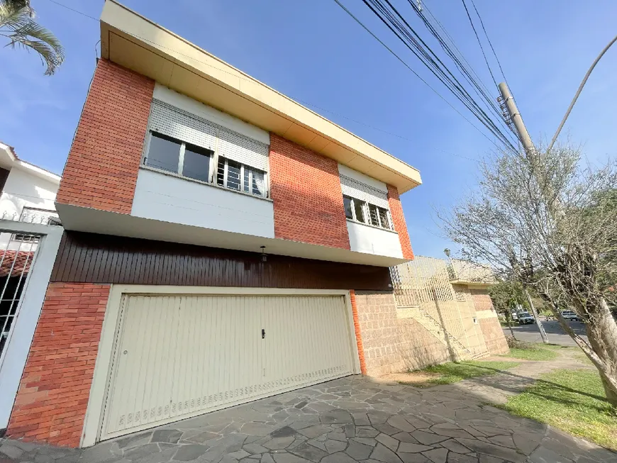 Foto 1 de Casa com 3 Quartos para alugar, 262m² em Chácara das Pedras, Porto Alegre