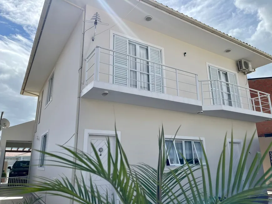 Foto 1 de Casa com 3 Quartos à venda, 227m² em Carianos, Florianópolis