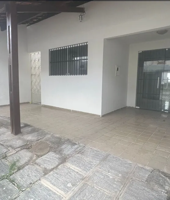 Foto 1 de Casa com 3 Quartos para alugar, 196m² em Lauritzen , Campina Grande