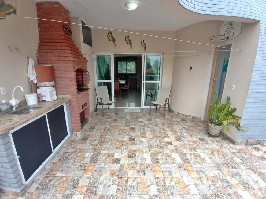 Foto 1 de Sobrado com 3 Quartos à venda, 184m² em Vila Tupi, Praia Grande