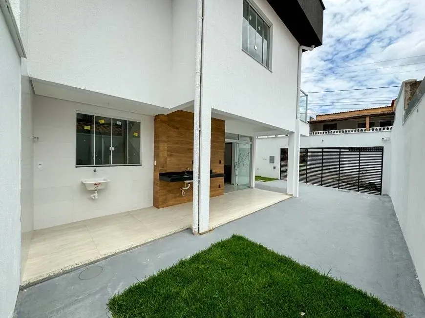 Foto 1 de Casa com 3 Quartos à venda, 100m² em Planalto, Belo Horizonte