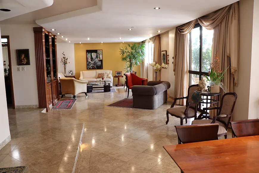 Foto 1 de Apartamento com 4 Quartos à venda, 320m² em Setor Bueno, Goiânia