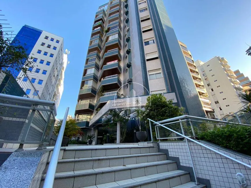 Foto 1 de Apartamento com 4 Quartos à venda, 156m² em Centro, Florianópolis