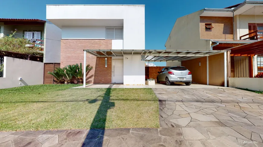 Foto 1 de Sobrado com 3 Quartos à venda, 231m² em Campo Novo, Porto Alegre