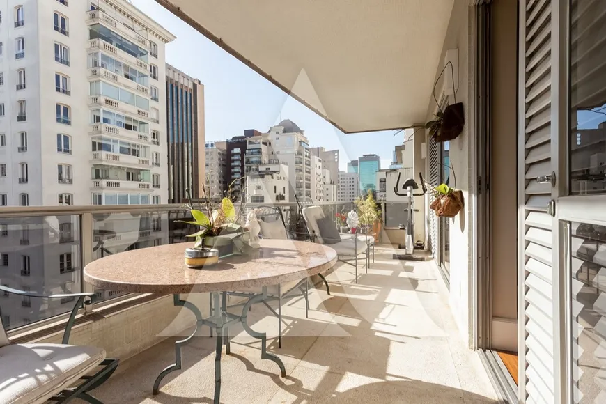 Foto 1 de Apartamento com 3 Quartos à venda, 320m² em Jardins, São Paulo