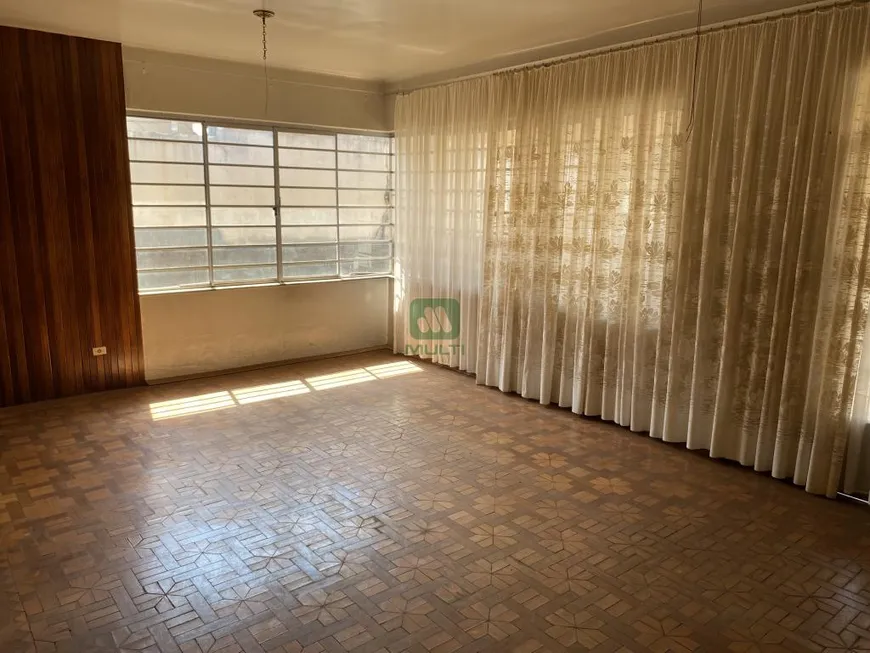 Foto 1 de Casa com 4 Quartos para alugar, 338m² em Centro, Uberlândia