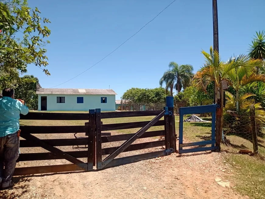 Foto 1 de Fazenda/Sítio com 3 Quartos à venda, 100m² em Zona Rural, Angatuba