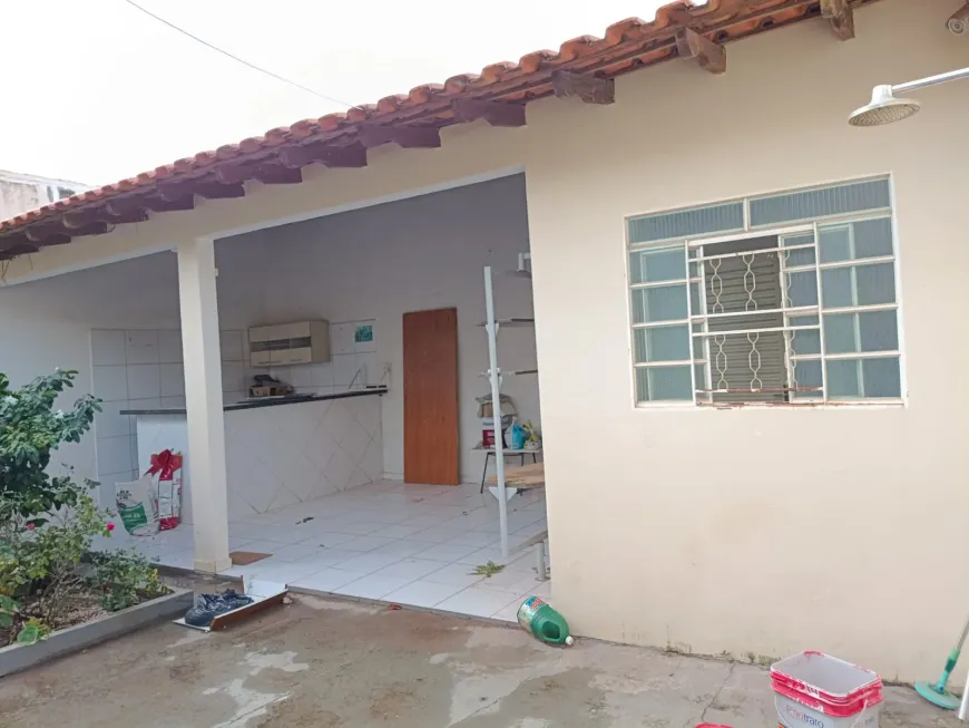 Foto 1 de Casa com 2 Quartos para alugar, 78m² em Despraiado, Cuiabá