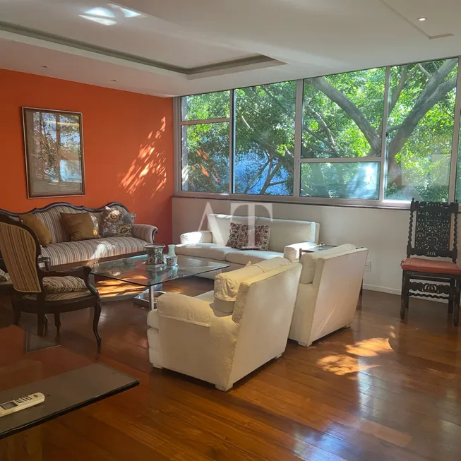 Foto 1 de Apartamento com 3 Quartos à venda, 215m² em Ipanema, Rio de Janeiro