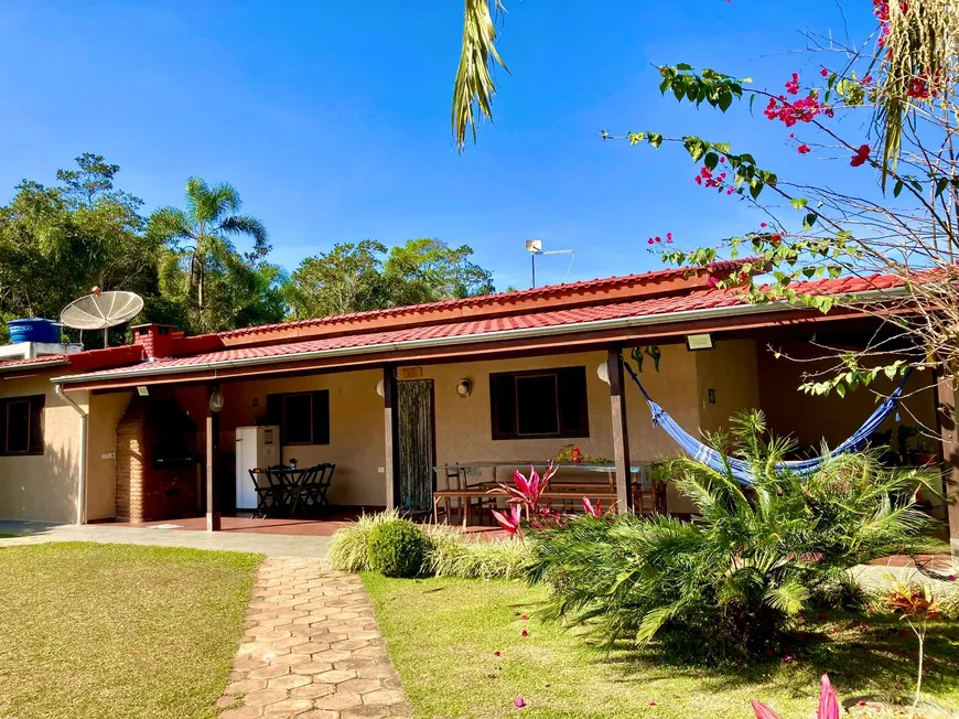 Foto 1 de Fazenda/Sítio com 3 Quartos à venda, 2000m² em , Biritiba Mirim