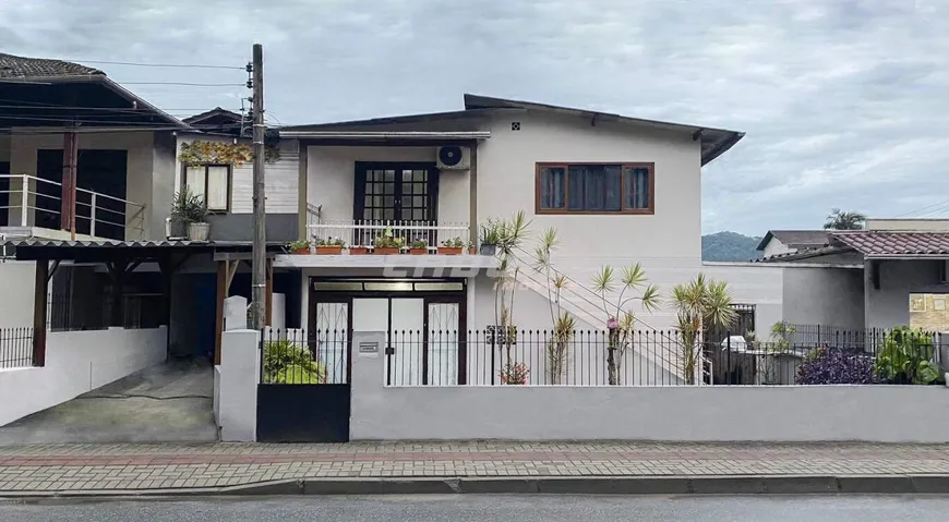 Foto 1 de Casa com 3 Quartos à venda, 299m² em Valparaíso, Blumenau