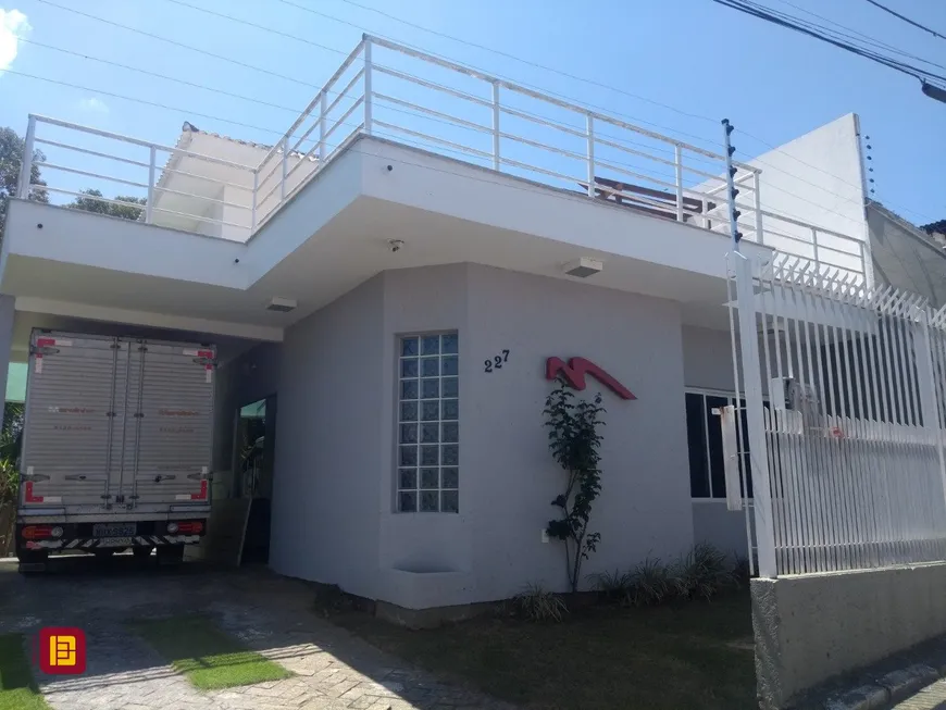 Foto 1 de Casa com 2 Quartos à venda, 140m² em Agronômica, Florianópolis