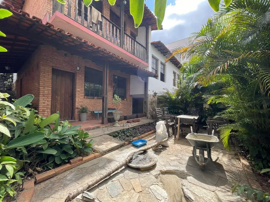 Foto 1 de Casa com 4 Quartos à venda, 277m² em Santa Branca, Belo Horizonte