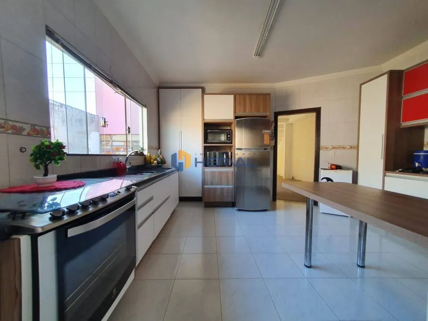 Foto 1 de Casa com 3 Quartos à venda, 220m² em Vila Marumby, Maringá