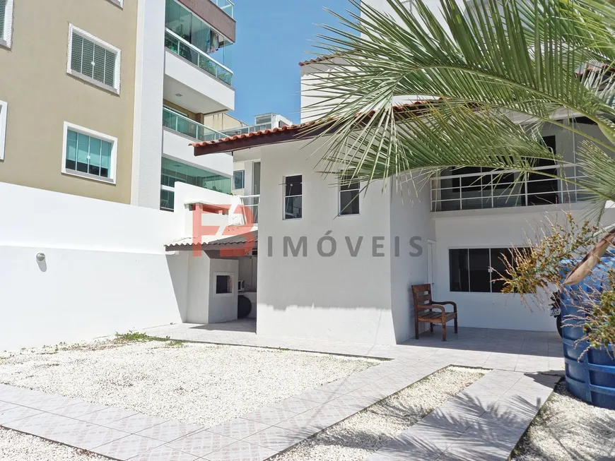 Foto 1 de Casa com 4 Quartos para alugar, 200m² em Bombas, Bombinhas